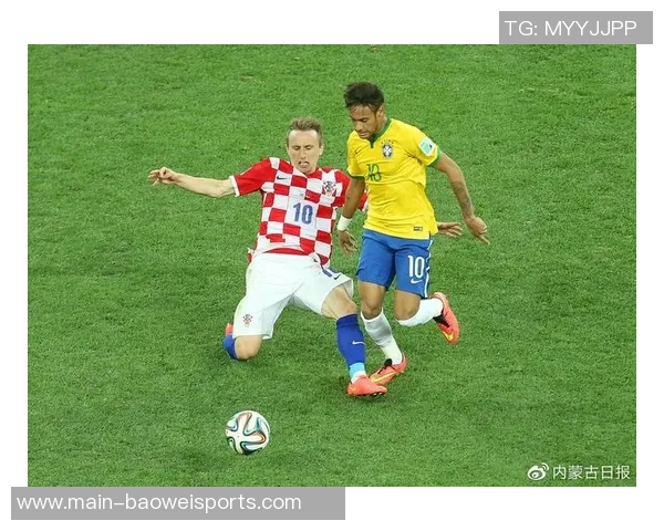 克雷桑身穿巴西9号球衣现场助威激情对决韩国队 克雷桑身穿巴西9号球衣现场助威激情对决韩国队