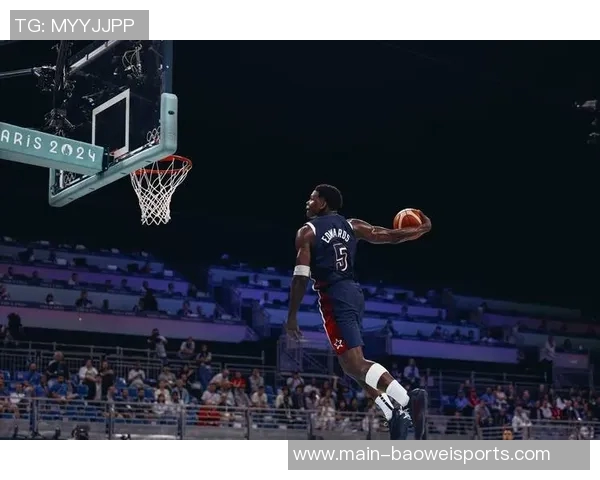 爱德华兹首节表现出色9投4中三分球命中率待提高 爱德华兹首节表现出色9投4中三分球命中率待提高