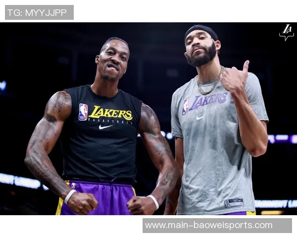 霍华德晒与佩林卡合照及39号球衣照为湖人加油展现归队决心 霍华德晒与佩林卡合照及39号球衣照为湖人加油展现归队决心