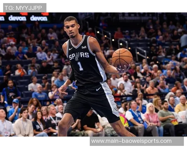 奥拉朱旺称赞文班独特投篮技巧难以防守旋转多样性令人惊叹 奥拉朱旺称赞文班独特投篮技巧难以防守旋转多样性令人惊叹