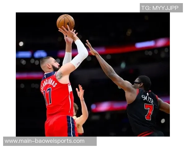 普尔半场表现抢眼7投2中贡献全队最高12分并罚球全中6次 普尔半场表现抢眼7投2中贡献全队最高12分并罚球全中6次