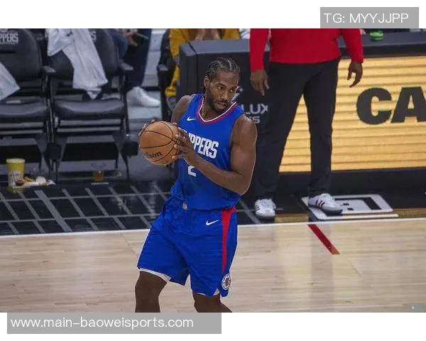 莱昂纳德半场状态火热三分球连中五记砍下18分助球队争胜