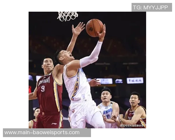 斯佩尔曼半场表现抢眼10投6中砍下14分7篮板2助攻正负值高达12